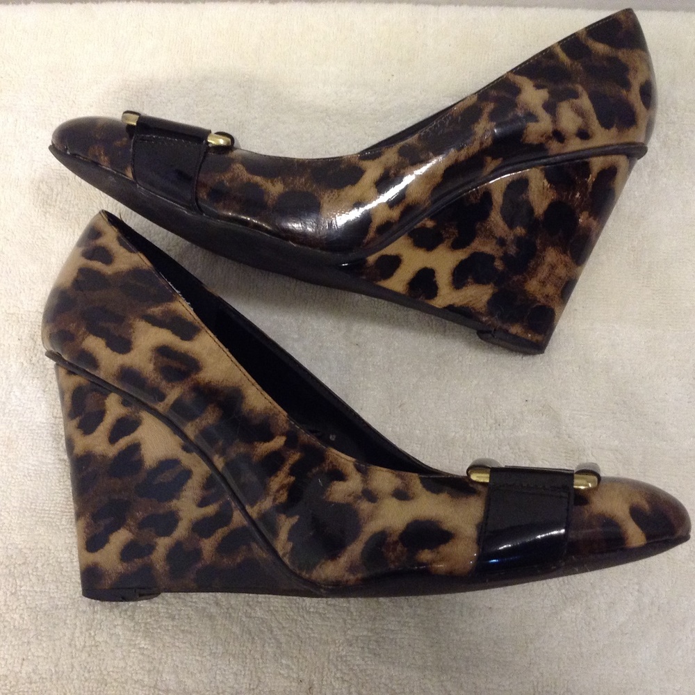 NINE WEST LEOPARD SPOT PATENT LEATHER WEDGE HEEL